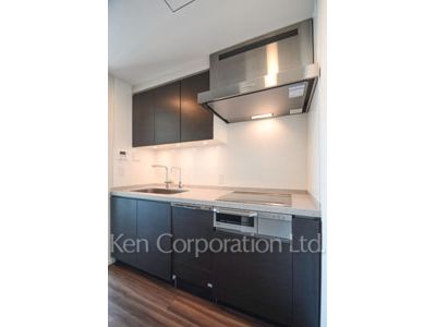 Kitchen ※Photo of the same layout on 15 floor. Decoration and fixture may differ.