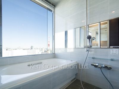 Bath ※Photo of the same layout on 15 floor. Decoration and fixture may differ.