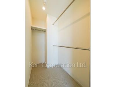 Walk-In Closet ※Photo of the same layout on 18 floor. Decoration and fixture may differ.