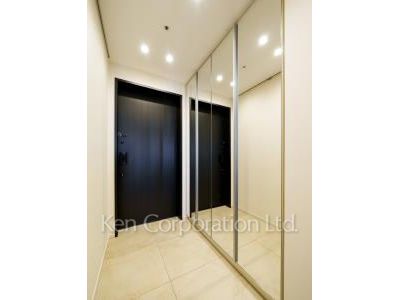 Entrance ※Photo of the same layout on 18 floor. Decoration and fixture may differ.
