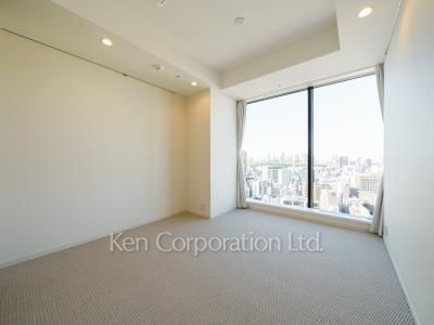 Master Bedroom ※Photo of the same layout on 18 floor. Decoration and fixture may differ.