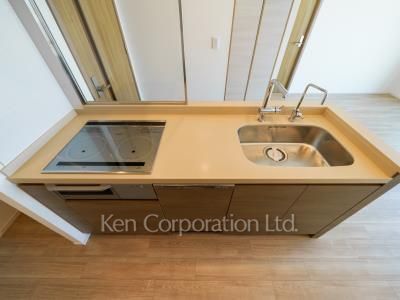 Kitchen ※Photo of the same layout on 18 floor. Decoration and fixture may differ.