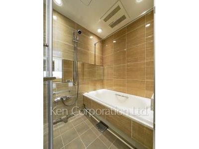 Bath ※Photo of the same layout on 18 floor. Decoration and fixture may differ.