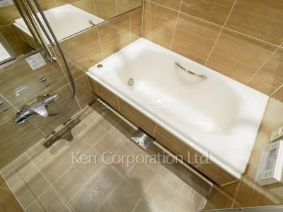 Bath ※Photo of the same layout on 18 floor. Decoration and fixture may differ.