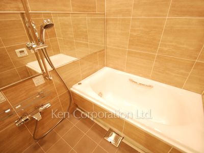 Bath ※Photo of the same layout on 18 floor. Decoration and fixture may differ.