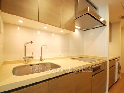 Kitchen ※Photo of the same layout on 16 floor. Decoration and fixture may differ.