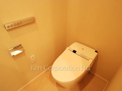 Lavatory ※Photo of the same layout on 16 floor. Decoration and fixture may differ.