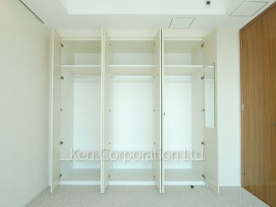 Closet ※Photo of the same layout on 16 floor. Decoration and fixture may differ.