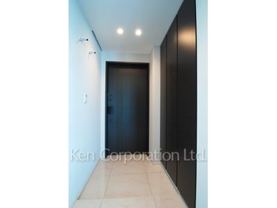 Entrance ※Photo of the same layout on 13 floor. Decoration and fixture may differ.