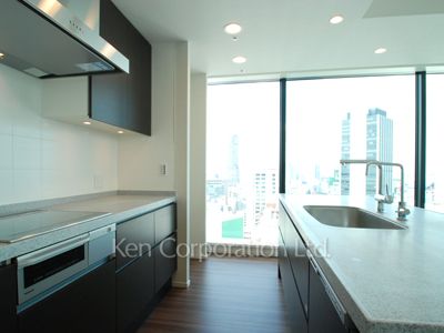 Kitchen ※Photo of the same layout on 13 floor. Decoration and fixture may differ.