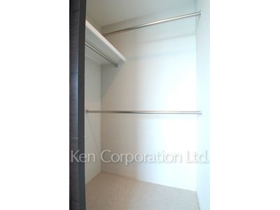 Walk-In Closet ※Photo of the same layout on 13 floor. Decoration and fixture may differ.