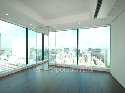 Living-Dining ※Photo of the same layout on 13 floor. Decoration and fixture may differ.