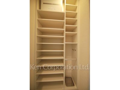 Closet ※Photo of the same layout on 24 floor. Decoration and fixture may differ.