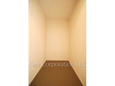 Closet ※Photo of the same layout on 24 floor. Decoration and fixture may differ.