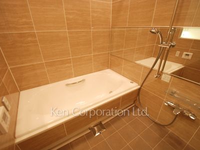 Bath ※Photo of the same layout on 24 floor. Decoration and fixture may differ.