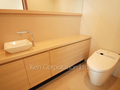 Lavatory ※Photo of the same layout on 24 floor. Decoration and fixture may differ.
