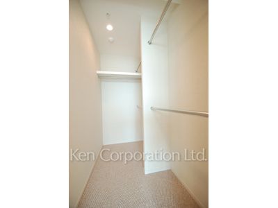 Closet ※Photo of the same layout on 24 floor. Decoration and fixture may differ.