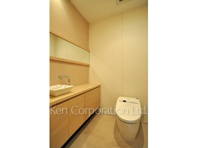 Lavatory ※Photo of the same layout on 22 floor. Decoration and fixture may differ.