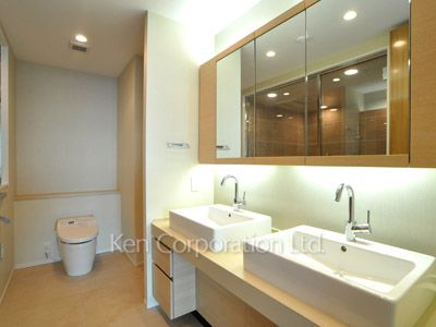 Powder Room ※Photo of the same layout on 22 floor. Decoration and fixture may differ.