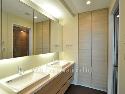 Powder Room ※Photo of the same layout on 22 floor. Decoration and fixture may differ.