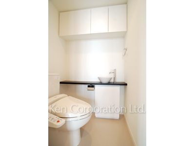 Lavatory ※Photo of the same layout on 16 floor. Decoration and fixture may differ.