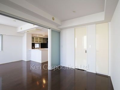 Bedroom ※Photo of the same layout on 3 floor. Decoration and fixture may differ.