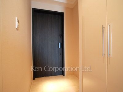 Entrance ※Photo of the same layout on 19 floor. Decoration and fixture may differ.