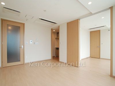 Living-Dining ※Photo of the same layout on 19 floor. Decoration and fixture may differ.
