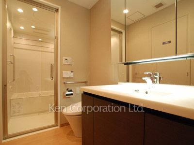 Powder Room ※Photo of the same layout on 19 floor. Decoration and fixture may differ.