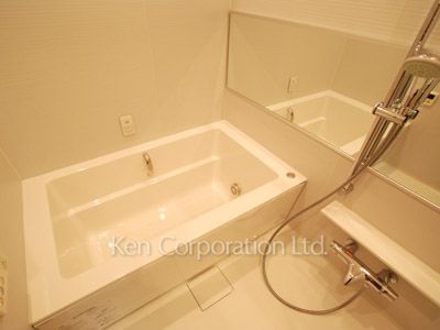 Bath ※Photo of the same layout on 19 floor. Decoration and fixture may differ.