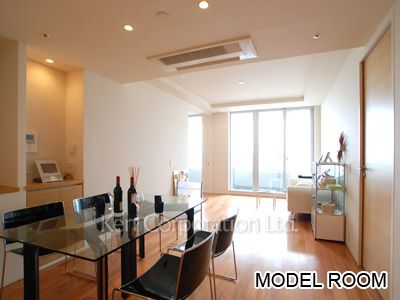 Living-Dining ※Photo of the same layout on 29 floor. Decoration and fixture may differ.