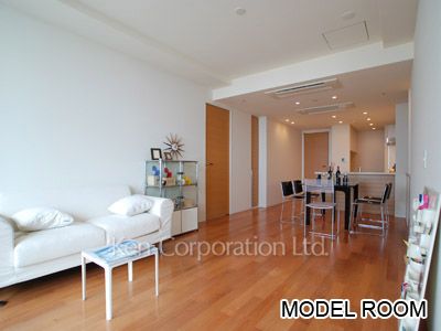 Living-Dining ※Photo of the same layout on 29 floor. Decoration and fixture may differ.