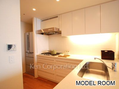 Kitchen ※Photo of the same layout on 29 floor. Decoration and fixture may differ.