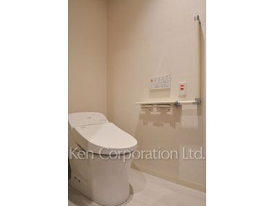 Lavatory ※Photo of the same layout on 8 floor. Decoration and fixture may differ.