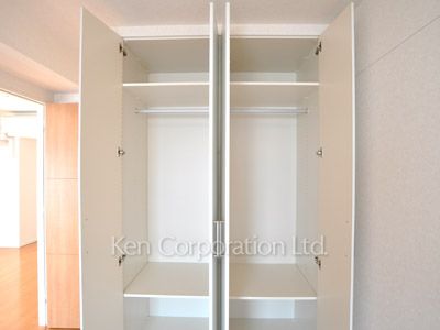 Closet ※Photo of the same layout on 10 floor. Decoration and fixture may differ.