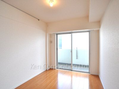 Bedroom ※Photo of the same layout on 10 floor. Decoration and fixture may differ.