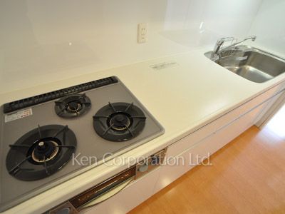 Kitchen ※Photo of the same layout on 10 floor. Decoration and fixture may differ.