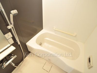 Bath ※Photo of the same layout on 10 floor. Decoration and fixture may differ.