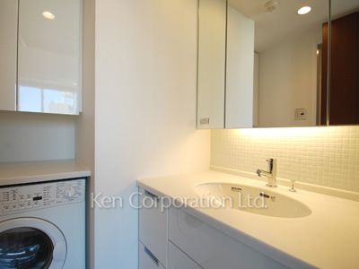 Powder Room ※Photo of the same layout on 5 floor. Decoration and fixture may differ.