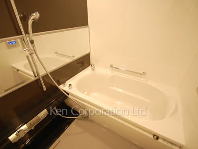 Bath ※Photo of the same layout on 5 floor. Decoration and fixture may differ.