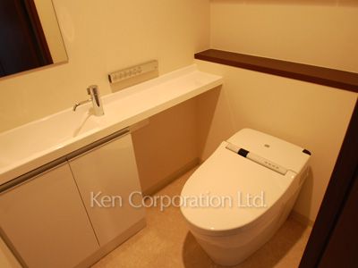 Lavatory ※Photo of the same layout on 5 floor. Decoration and fixture may differ.