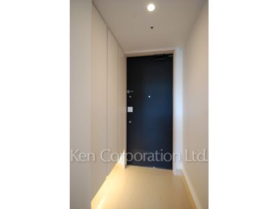 Entrance ※Photo of the same layout on 4 floor. Decoration and fixture may differ.