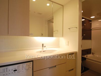 Powder Room ※Photo of the same layout on 4 floor. Decoration and fixture may differ.