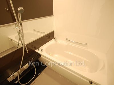Bath ※Photo of the same layout on 4 floor. Decoration and fixture may differ.