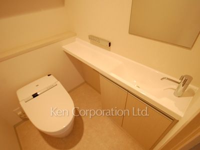 Lavatory ※Photo of the same layout on 4 floor. Decoration and fixture may differ.