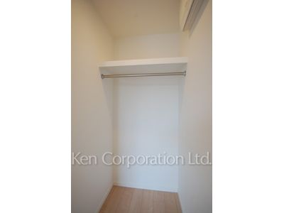 Closet ※Photo of the same layout on 4 floor. Decoration and fixture may differ.