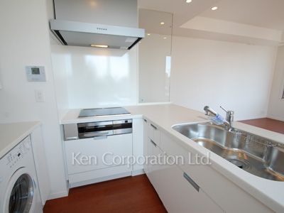 Kitchen ※Photo of the same layout on 3 floor. Decoration and fixture may differ.