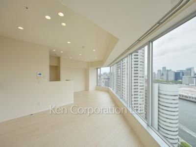 Living-Dining ※Photo of the same layout on 24 floor. Decoration and fixture may differ.