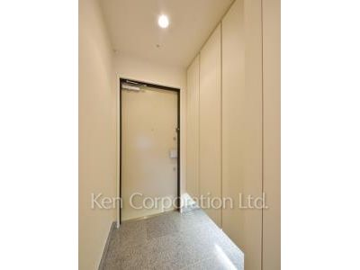 Entrance ※Photo of the same layout on 24 floor. Decoration and fixture may differ.