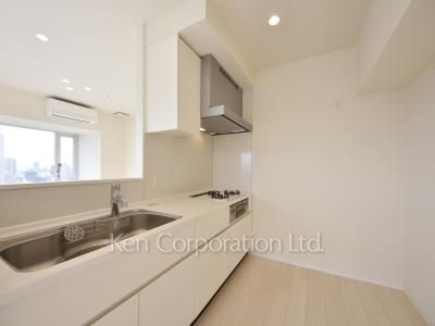 Kitchen ※Photo of the same layout on 24 floor. Decoration and fixture may differ.